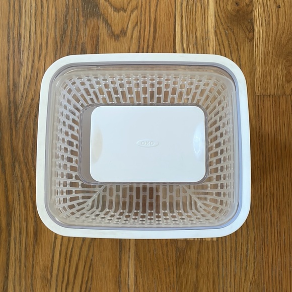 OXO Good Grips Produce Keeper 4.3 QT/ 4 L - Picture 2 of 8